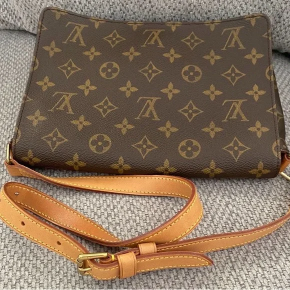 Louis Vuitton Classic Monogram Crossbody Bag - Picture 2 of 10